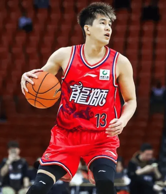 stake.com-郭艾伦出战15分钟，7中3得到7分1篮板2助攻