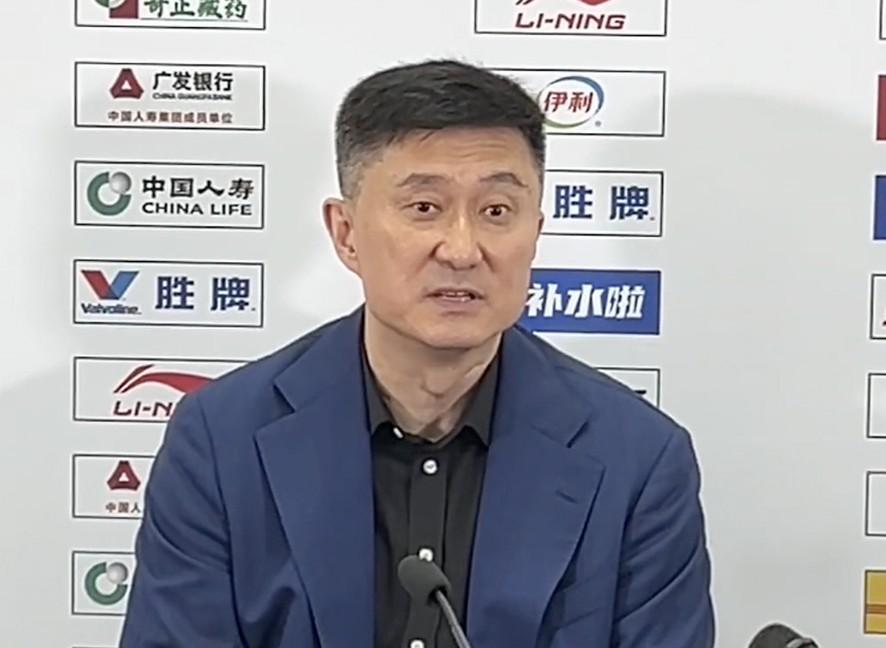 Stake-杜锋:本赛季一路磕磕绊绊很不容易,感谢球员们对教练组的支持
